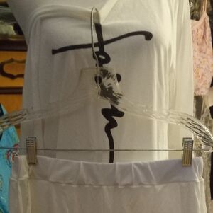 New,white 2pc tunic  black script Faith & elastic waist shorts& pockets size med